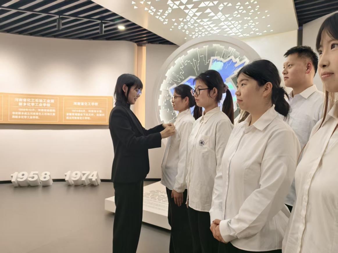 佩戴党徽 佩戴党徽